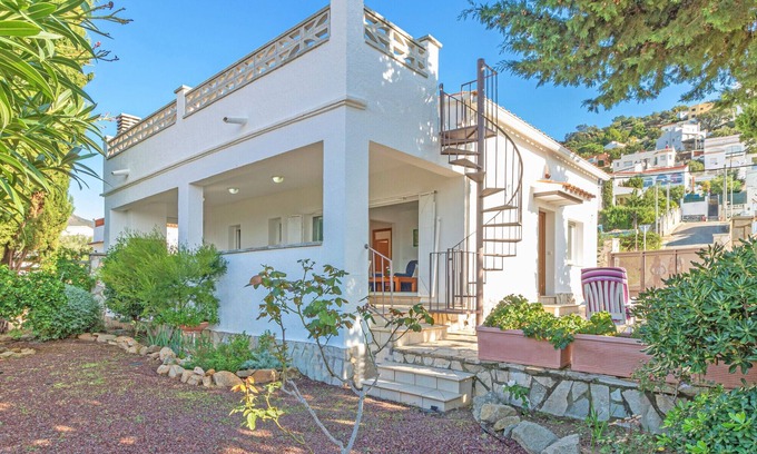Roses Town Center Villa | 2029-GRECS Roses House with wifi, Smart TV, garden and parking