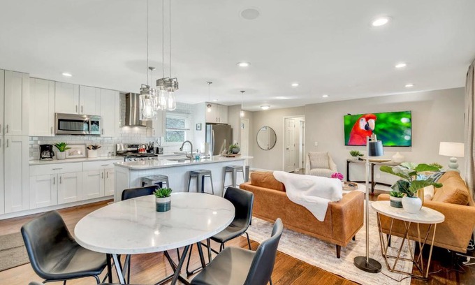 Smyrna House | 2051 Harwinor Road Southeast