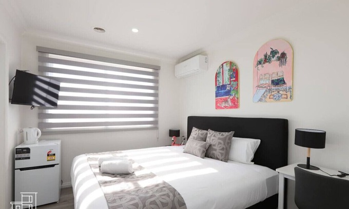 Brunswick East Hotel | 206 Modern King BR w/Fast WiFi 18 mins tram to CBD