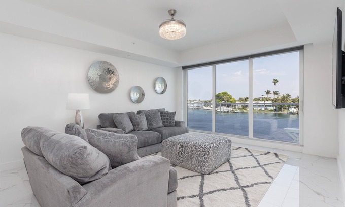 Island Estate Condo | 206, Water View-Clearwater Bch in 6 min, Pool/Gym