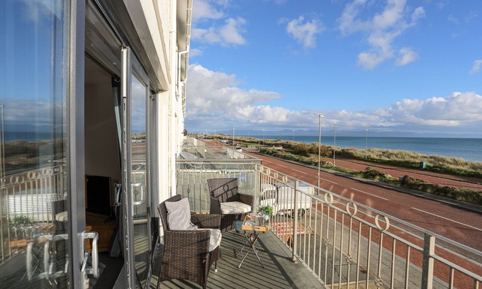 Rhyd-y-clafdy House | 21 MIN Y MOR, pet friendly, character holiday cottage in Pwllheli