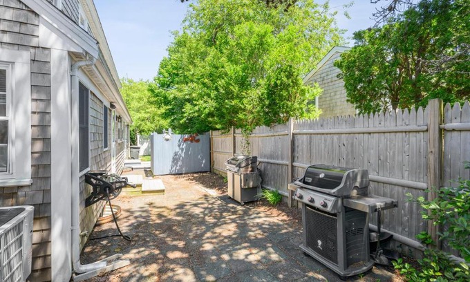 Harwich Port House | 21 Pine Street Harwich Port Cape Cod - - Luna Sea Cottage