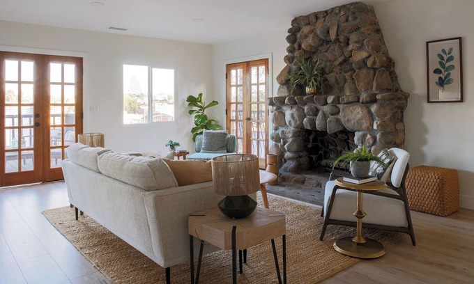 Downtown Los Angeles House | 2113 Montana by AvantStay | Heart of Echo Park | Balcony w/Outdoor Seating