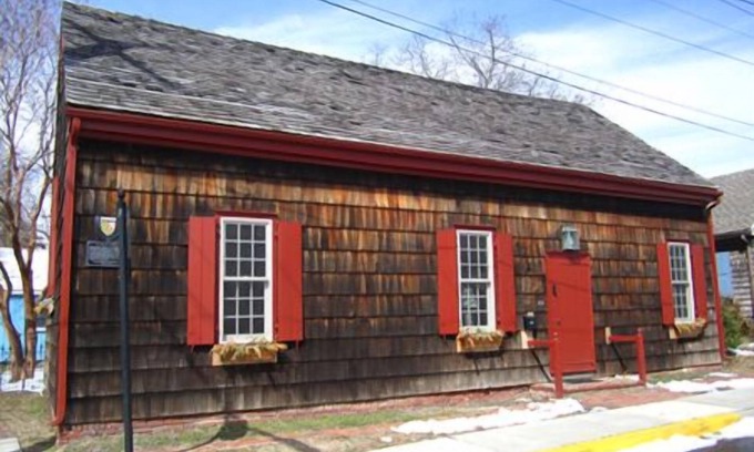 Historic District House | 214 Mulberry - Great location in downtown historic Lewes!