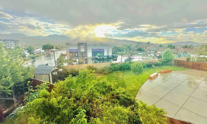Reno House | 22 Mins to Ski/Long Driveway/9 Beds/6TVs/Sleeps16