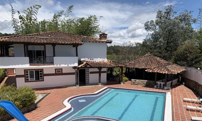 Guatape Other | 22 personas. Piscina Jacuzzi -Climatizado.Bbq.Bar-Privado