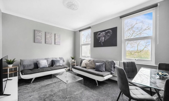 Cann Hall Apartment | 221 Dames Road E7 0EA · Long Stay 10%Off | WiFi | Parking | Sleeps 5