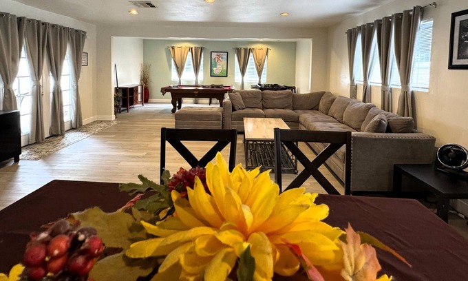 Anaheim Resort House | 2250 sqft Spacious 4Bd/3BTh House, 20 Mins Walk To Disneyland, Fireworks view!