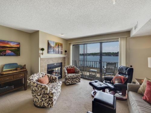 Charlevoix House | 228 Edgewater Inn