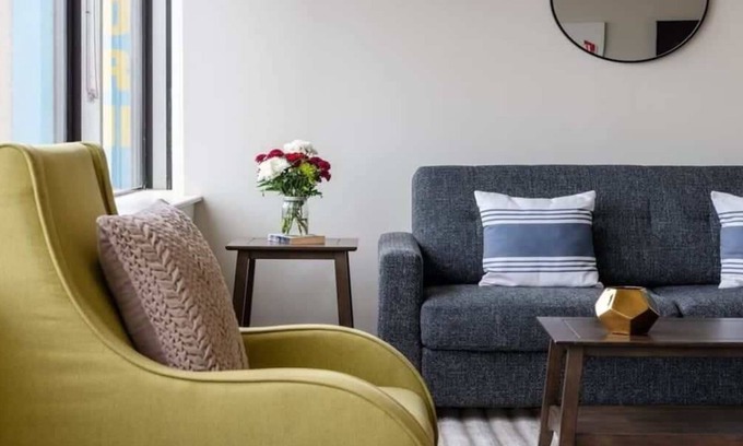 Downtown Dallas Apartment | 22nd FL Bold CozySuites w/pool, gym