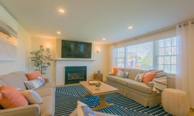 East Sandwich House | 23 Captain Paine Road East Sandwich - - Cape Cod
