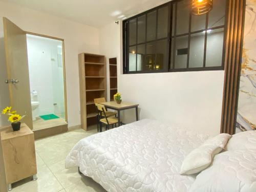 Suramericana Apartment | 23 COMODO APARTAMENTO CON BALCON EN LAURELES ESTADiO 2 HAB 2 BAÑOs