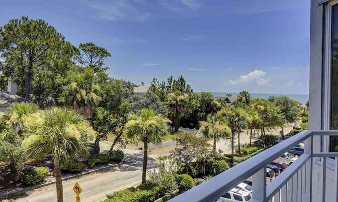 North Forest Beach Condo | 2301 SeaCrest- Awesome Beach Location! Steps to the Ocean,Shopping & Dining.