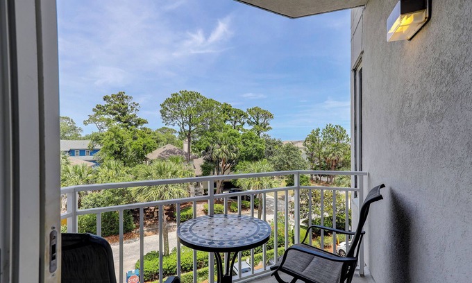 North Forest Beach Condo | 2303 Seacrest - 2 Oceanfront Pools, Beach Bar, & Steps to the Beach!