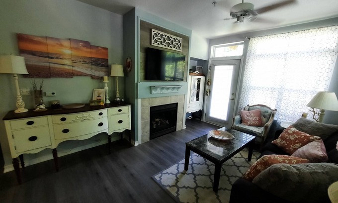 Delavan Lake Condo | 233 - One Bedroom Malibu Beach-Style Condo