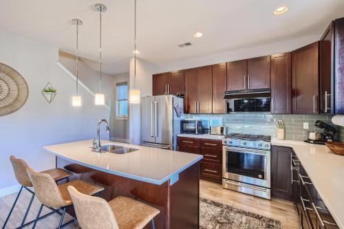 Jefferson Park House | 2332 N Clay Street Unit #3