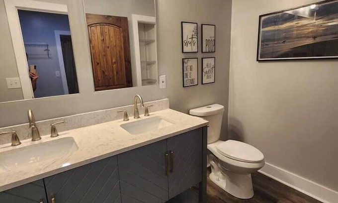 Greenville Apartment | 24 A Gorgeous Master Bedroom Close to DT GVL