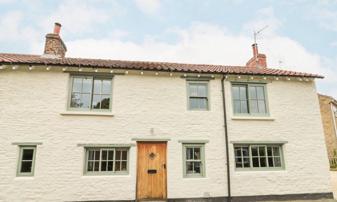 Scarborough House | 24 HALL GARTH LANE, family friendly, with open fire in West Ayton