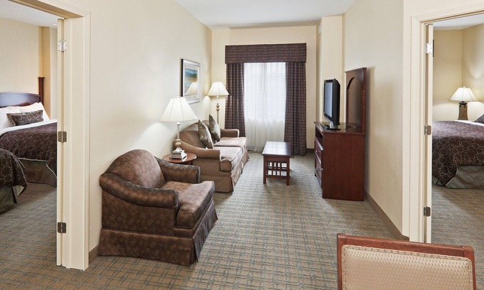 Central Oklahoma City Condo | 24 Hour Fitness Center | Free Breakfast + Heated Saltwater Pool