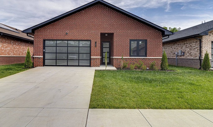 Hendersonville House | 25 Mins Downtown Nashville - New Modern Single Home Near Old Hickory Lake
