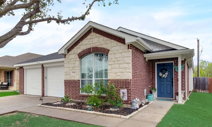 South Arlington House | 25% OFF 3BD Home Garage HWY 360 Grand Prairie GP020n