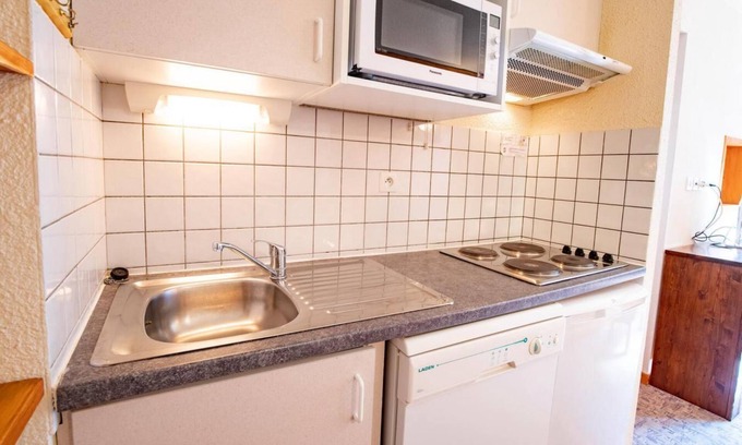 Villarodin-Bourget Apartment | 250m from ski slopes, 2nd floor, balcony, tv, ski locker, 25m², La Norma