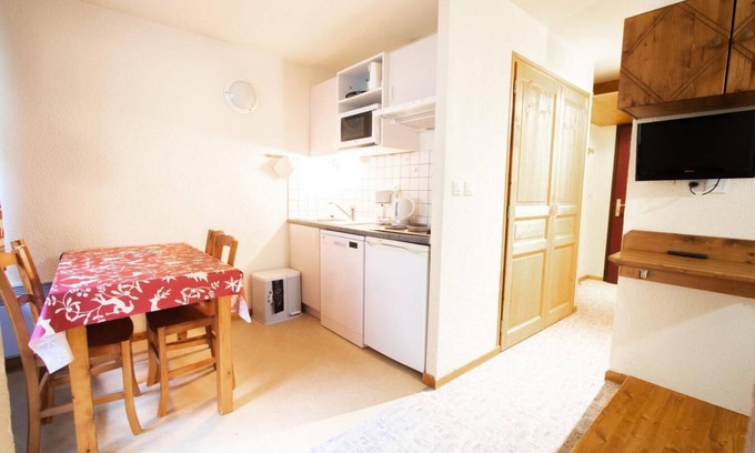 Villarodin-Bourget Apartment | 250m from ski slopes, 4th floor, balcony, tv, ski locker, 23m², La Norma