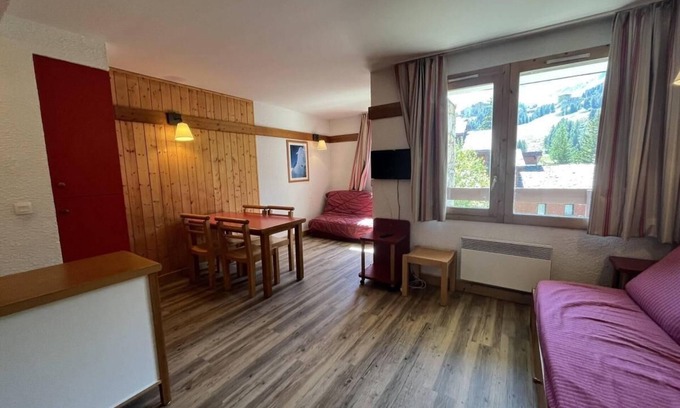 Plagne 1800 Apartment | 250m from ski slopes, floor -2, view ski slopes, swimming pool, balcony, tv, ski locker, 30m²