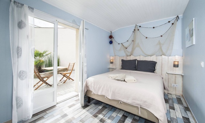 Gujan-Mestras Apartment | 25m² studio for 3 people, 2 steps from the harbour