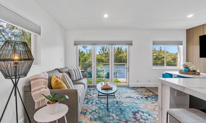 Deerfield Beach Apartment | 261 #14 Managed By Brampton Park