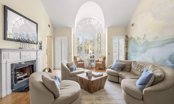 Vanderhorst Plantation House | 268 Governors: 4BR Home, Golf Views, Bike to Beach, Credit for Bikes/Gear