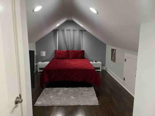 Collier Heights House | 2686 Lions Den-Vibrant Retreat(smoking allowed)