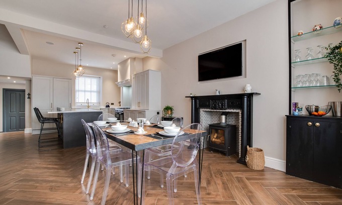 Aberystwyth House | 27 Morfa Mawr - Three Bedroom House, Sleeps 6