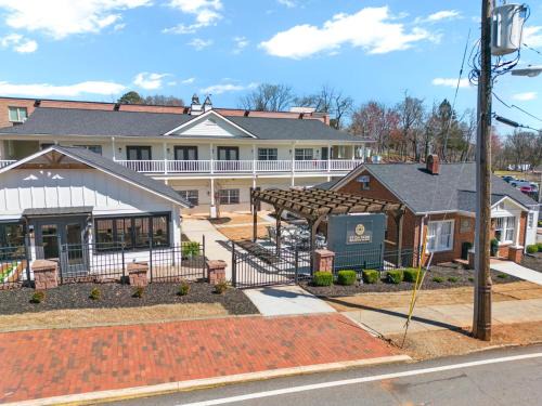 Dahlonega Hotel | 27 on Park Boutique Hotel & Venue