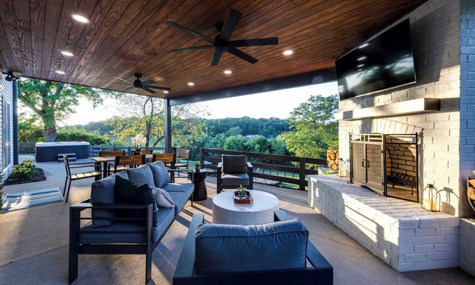 Thompson's Station House | 27 South - Lux Estate w/Views, Hot Tub & Gameroom