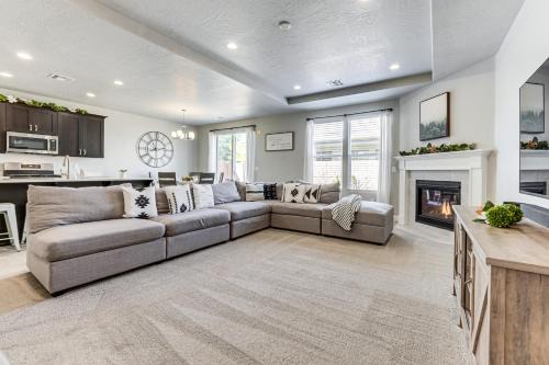 Sienna Hills House | 28 Mi to Zion Natl Park Modern Washington Home