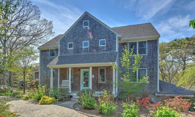 Waquoit Village House | 28 Parsons- New Listing! 5-Bedroom home in charming East Falmouth, pet-friendly!