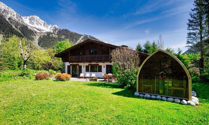 Les Praz-de-Chamonix Ski Chalet | 280sqm Chalet | Sauna Cinema|Starlink connection | Close to ski lift