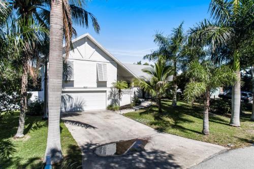 Whitney Beach House | 29 Palms