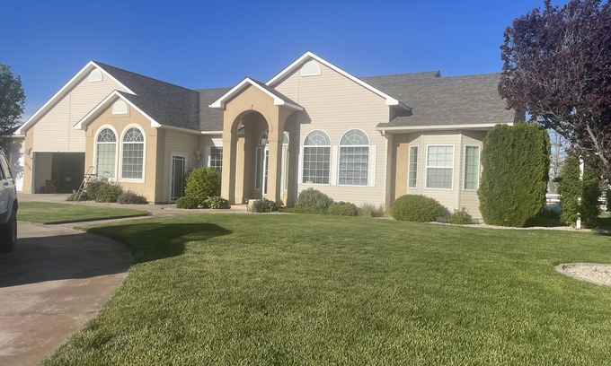 Caldwell House | 2Acre Private, Spacious Custom Built Country Home