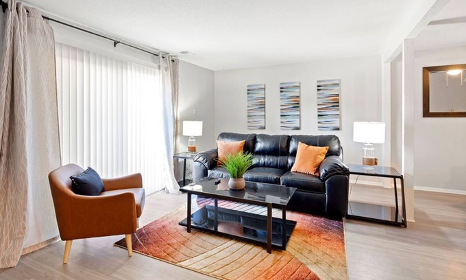 Southmoreland Apartment | 2B/1B Home Near Old Westport Premier Downtown Area