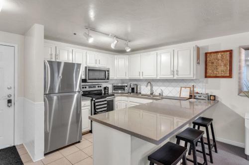 North Park City Apartment | 2BD 2BA Condo with Hot Tub and Pool
