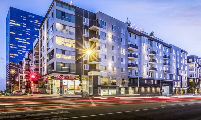 Downtown Apartment | 2BD DTLA Flat: Shared Office, Poolside Bliss, Designated Parking