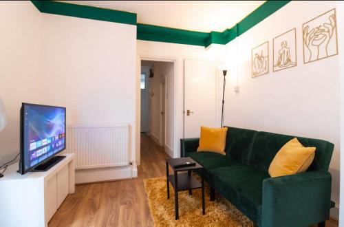 Charlton Apartment | 2BD Garden Flat - Parking - O2,Excel,CityAirport
