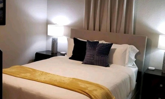 Pasadena House | 2Bd King/Queen in the Heart of Pasadena