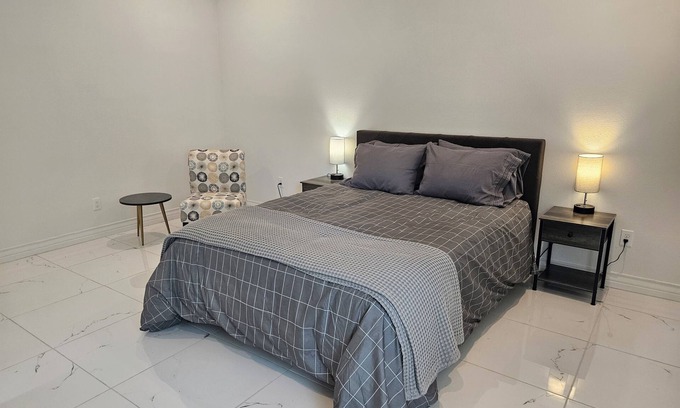 Central City Apartment | 2BD-RemoteWork-Extd Stay Discounts-PetsOK-Central