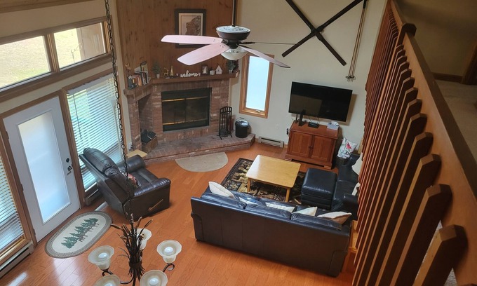 North Woodstock House | 2BD townhouse in Deer Park
