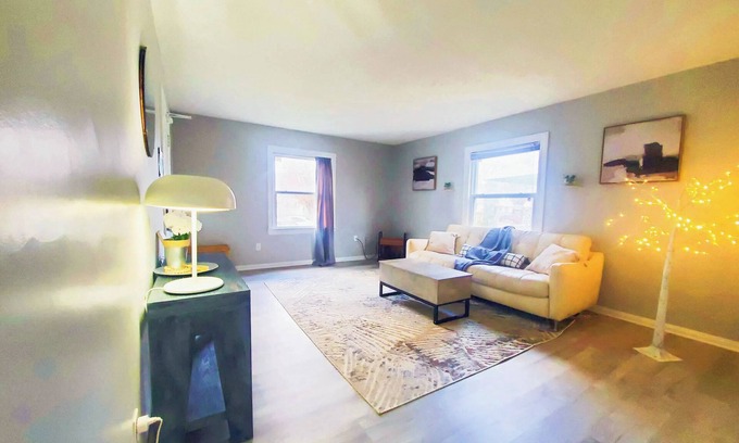 Southside House | 2BD Unit/K Bed@Central Louisville