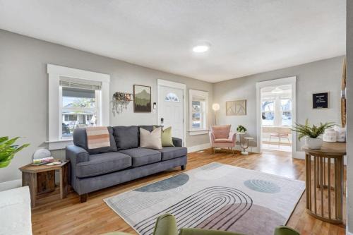 Central Colorado Springs House | 2BDRM Office Fireplace Downtown Park