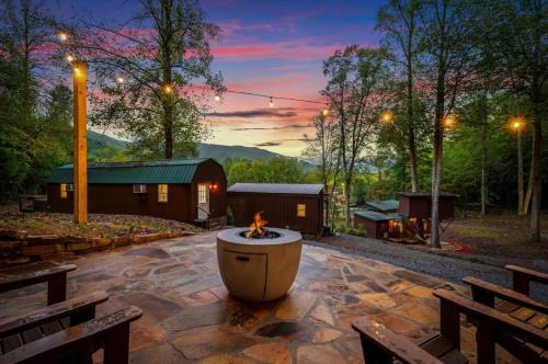 Hayesville House | 2bed 1bath Cabin with Mountain View, Hot Tub and grilling deck